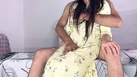 Ateşli sıska kız sıkı amcık en büyük yarakla sikiliyor