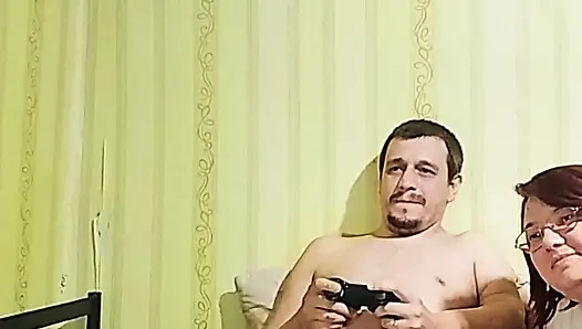 Üvey kız kardeşin meydan okuması oyunun ilk seviyesini geçti