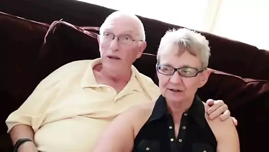 çocuk ile büyükanne ve büyükbaba