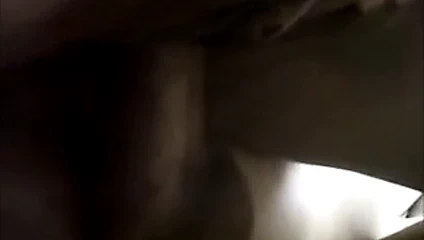 Hintli çift sikişiyor