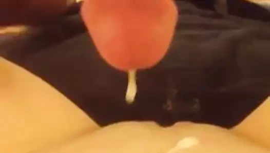 Onu sikikleri, yükünü karnına üfler ve sonra temizler