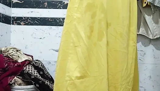 Priya bhabi yeni tarz vücut gösterisi