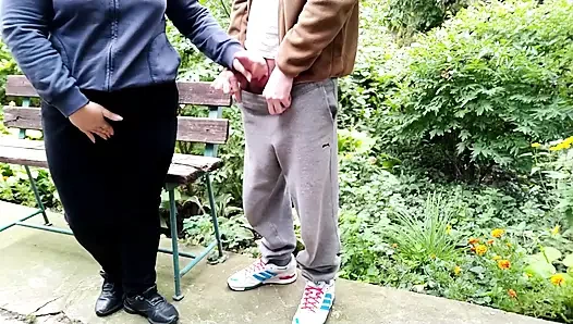 Ateşli olgun üvey anne sıkı büyük götüne boşalıyor