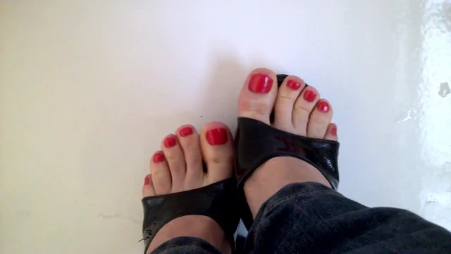 Пухлые ступни