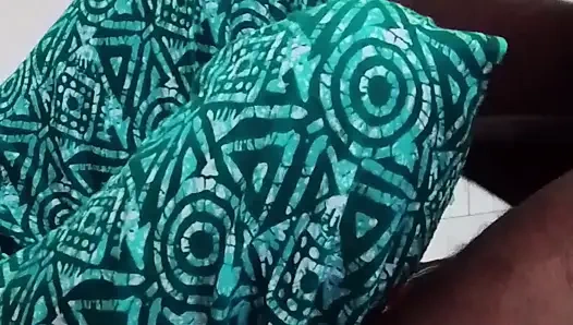 Aldatan Hintli evli kadın ilk kez yabancı tarafından sikiliyor