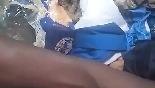 Büyük memeli kız arkadaşla karanlık odada seks