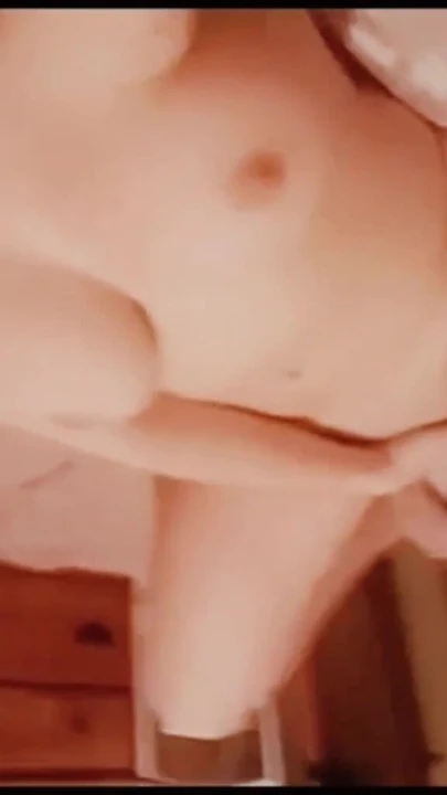 Волнующий момент из "Я одарил это видео, как я раздеваюсь и трахаю себя 4 мою леди-босса, 60-летие"