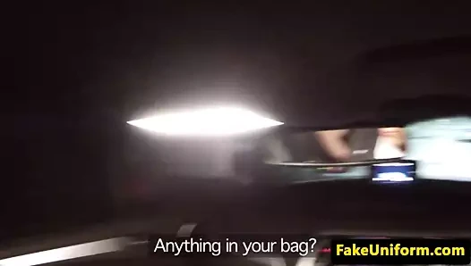 İngiliz bebek doggystyled açık havada tarafından polis