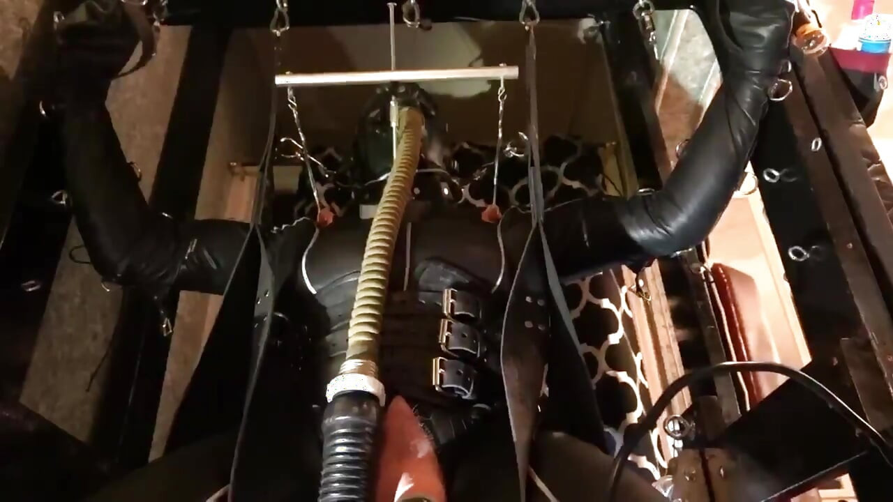 Esaret canavar gaz maskesi ve deri süspansiyon, elektro, venüs sağım ve makine sikişi