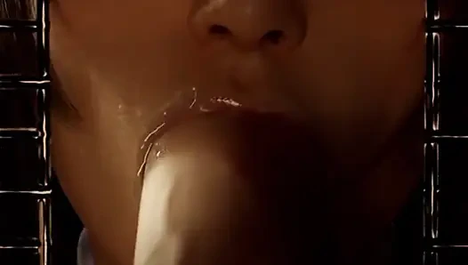 Aerith rahibe sadık sürtük gibi yarak emiyor