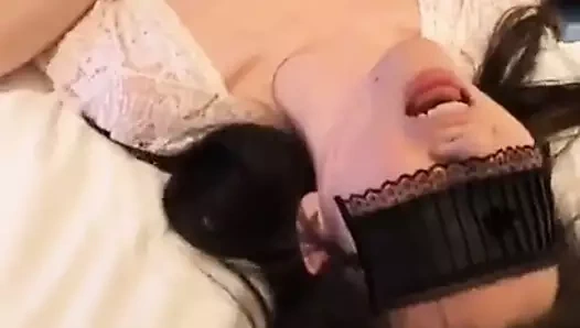 UNE SOUMISE SI SALOPE