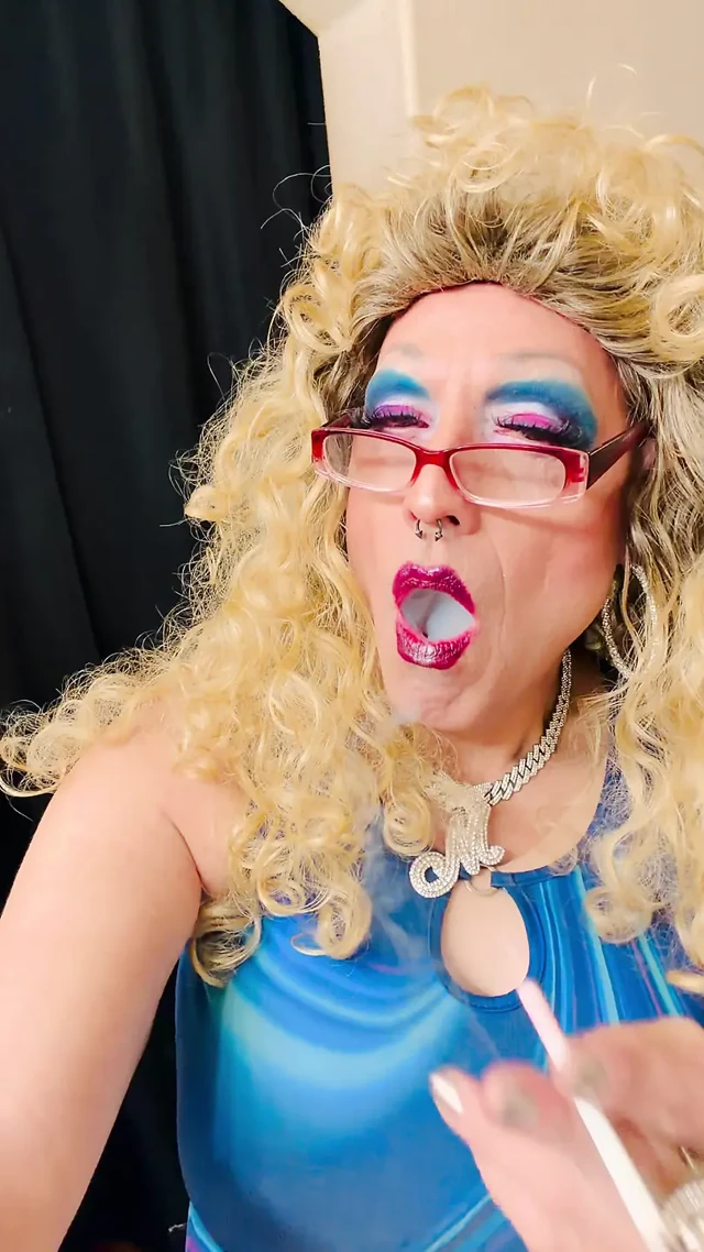 Goddess Marilyn Getting Ready Smoking Fetish Tease