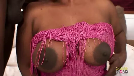 Sahip olan ona kedi yemiş yapar the abanoz milf aç için bazı