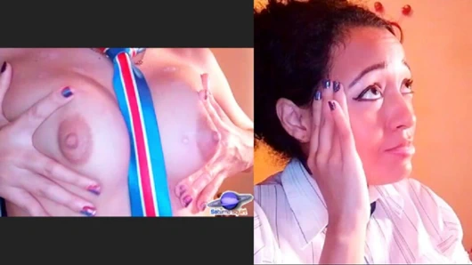 Saturno en seksi latin bebeği fışkırtıyor, ona takıntılı yaşlı profesörün en sevdiği kız öğrenci.