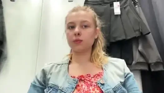 Public orgasm with jucielussie in the fitting room