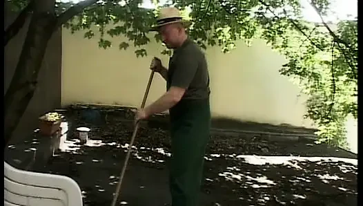 Seksi Alman genç kız yüze boşalmadan önce sert sikiliyor