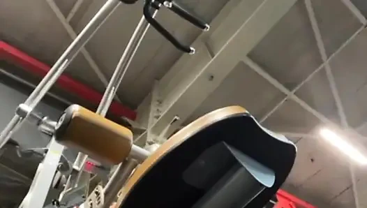 Jucielussie trainiert im fitnessstudio