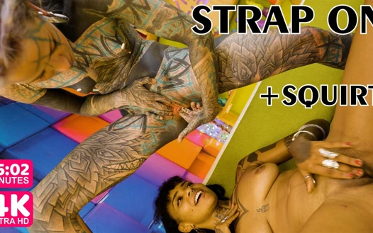 Dövmeli lezbiyenler takma yarakla sert sikişiyor - fışkırtıyor ve işiyor