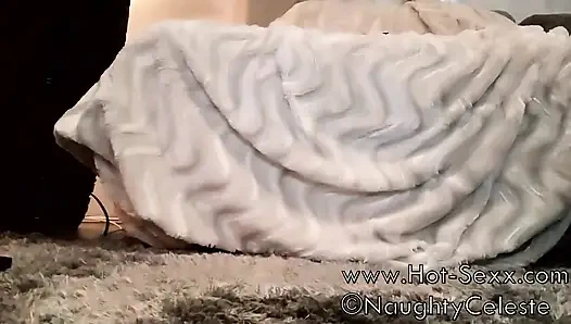 Amatör genç kız web kamerası için oynuyor