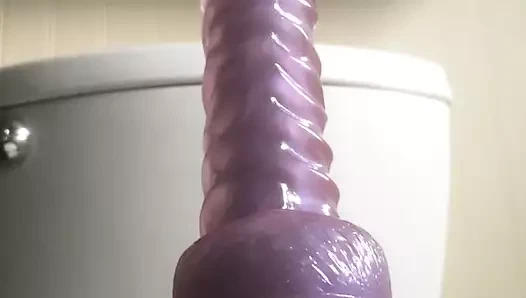 Seksi iri güzel kadın kızıl saçlı dildo