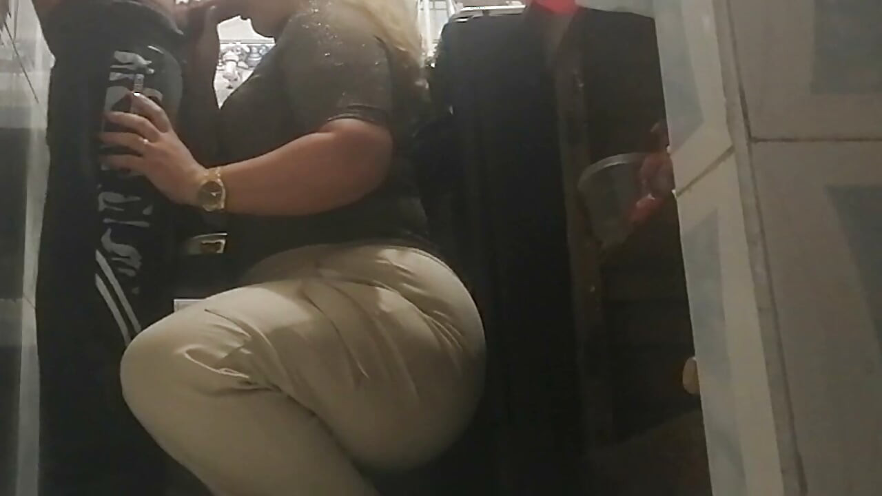 Evli Venezuelalı bir kadınla mutfakta seks ama kocasına sadakatsiz