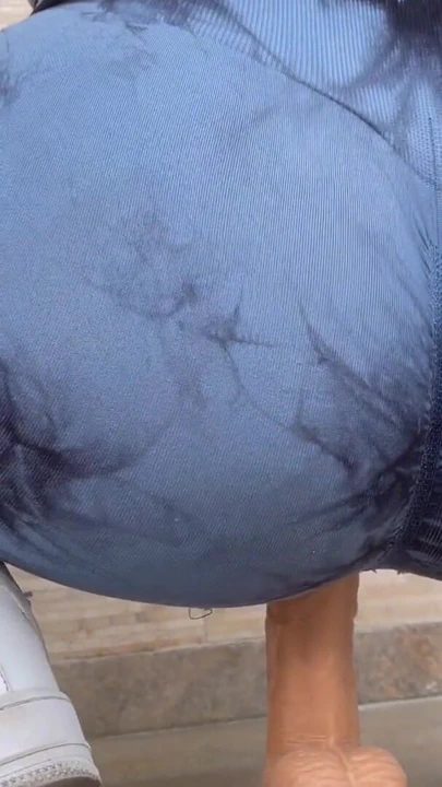 Çalışırken güzel bir yarağı sikiyorum ve taytımı yırtıyorum | Klip 2