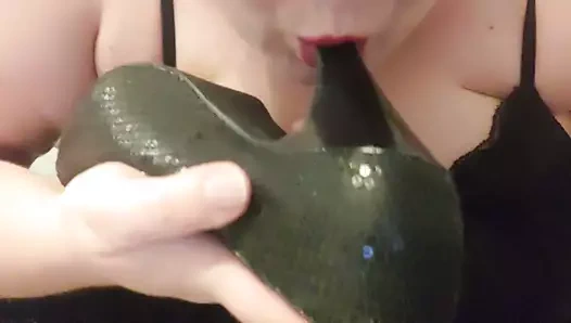 Mastürbasyon yüksek topuklu iri güzel kadın