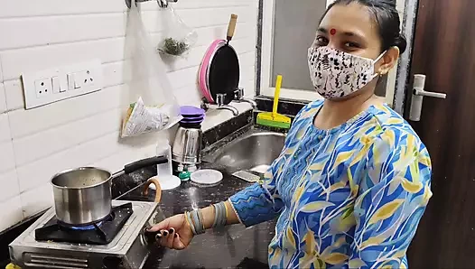 Malik şansı gördükten sonra hizmetçinin genç kızını terk etti