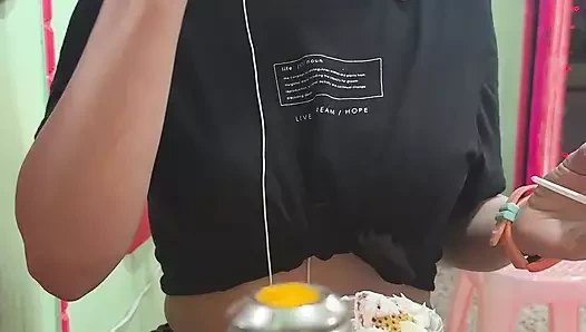 Üvey kuzenimi yemeğe çıkaracağım ve sonra parka gideceğiz.