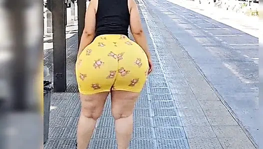 Büyük göt Arjantin'de otobüsü bekliyor