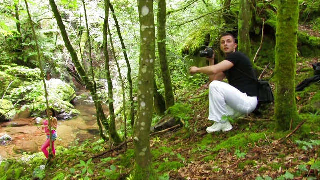 4K - сквиртующая анальная милфа - шлюшка-шлюшка в чулках-сеточках трахается на улице