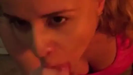 Sarışın sürtük cum kaplı olmak için sabırsızlanıyorum