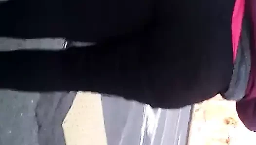 Latin milf içinde iş pantolon