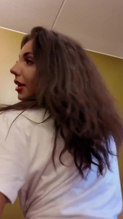 İranlı Fars 18 yaşındaki kız seks yapıyor | Klip 1