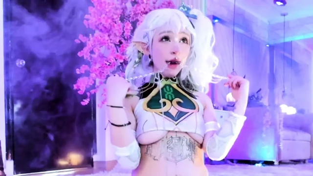 Petite nahida play whit gagtoy