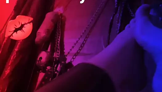 Ayak fetişi, üçlü fetiş (bana sor) ve kırmızı kraliçe. Bölüm 2