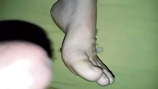 tekrar karısının ayaklarına boşalmak