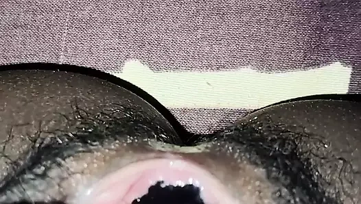 Azgın Hintli kız tek başına zevk alıyor - gerçek inliyor