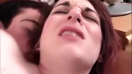 küçük memeli kızlar