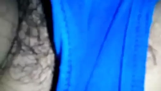 Pelinhos minha xaninha para fora short azul