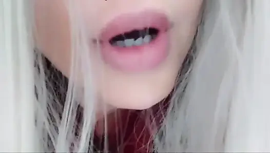 Üvey! Yatağımdayken bana bakmayı bırak