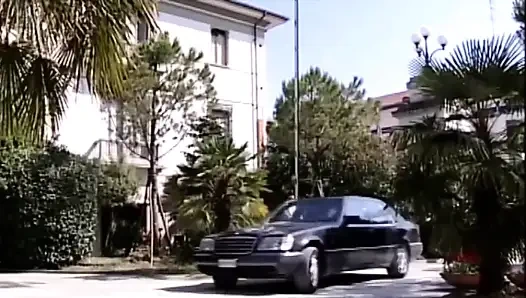 Otel müdürü güzel genç müşteriyi sikiyor