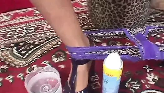 Sürtük ile küçük memeler sürmek the horoz