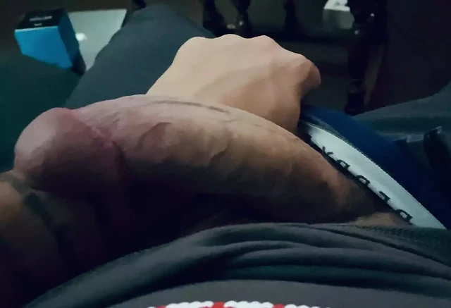 Большой белый член нуждается в воздухе