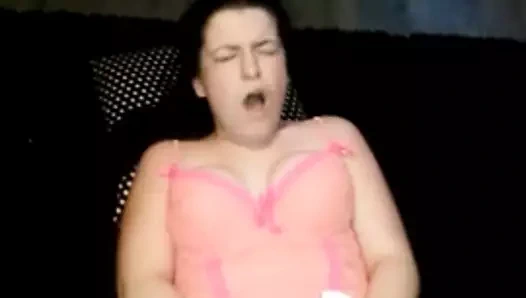 Tombul amatör alır bir hitachi için ona sulu kedi