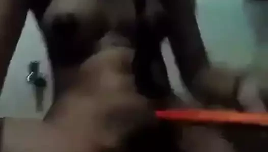 Hintli kız istek üzerine