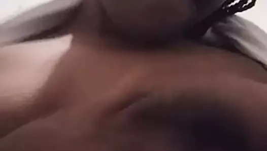 Büyük siyah memeler