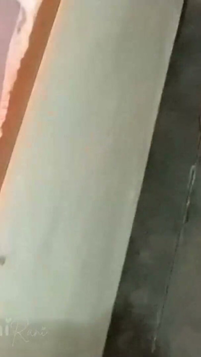 Hintli ateşli evli üvey kız kardeş sütlü göğüsler üvey erkek kardeşini emdiriyor | Klip 1