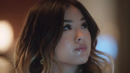 Tushy – minyon lulu patronu tarafından biraz anal disiplin alır