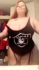 Mayra mi vecina gordita apoyando a los Raiders